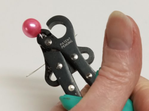 Judy Larson's Two Ways to Make Simple Loops - , Findings & Components, Toggles & Clasps, Earwire & Headpin, Loops, Wire Loop, Wrapped Wire Loop, Continue squeezing the plier handles